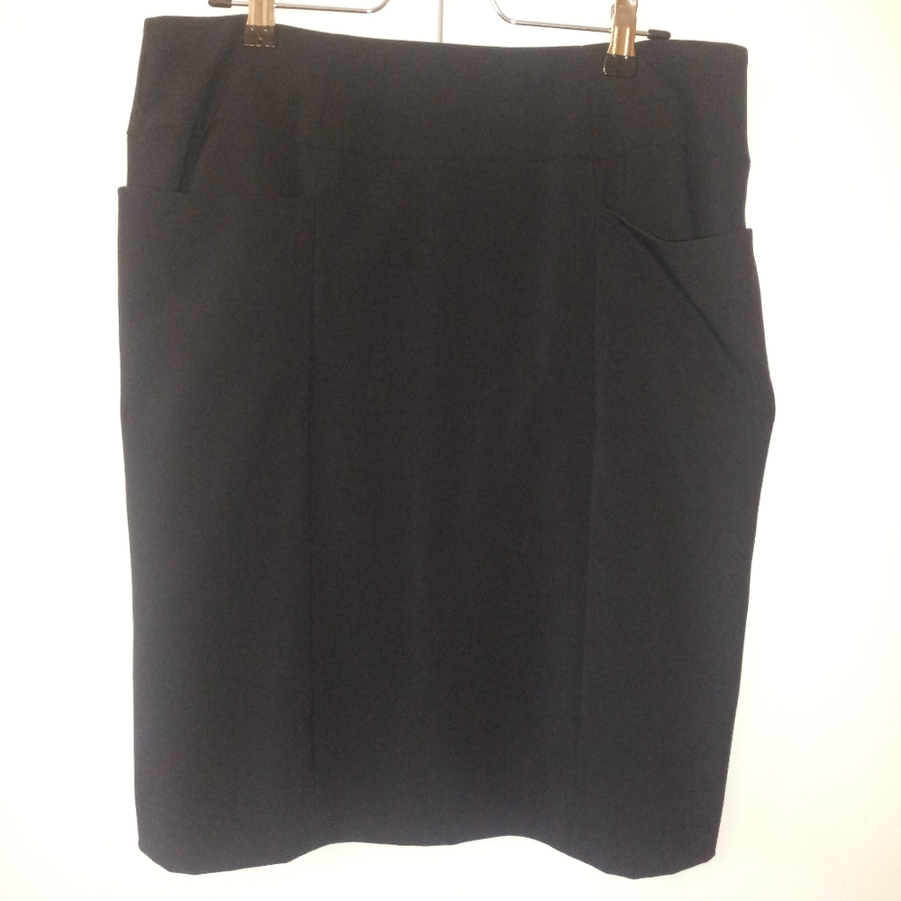 Black pencil skirt with pockets